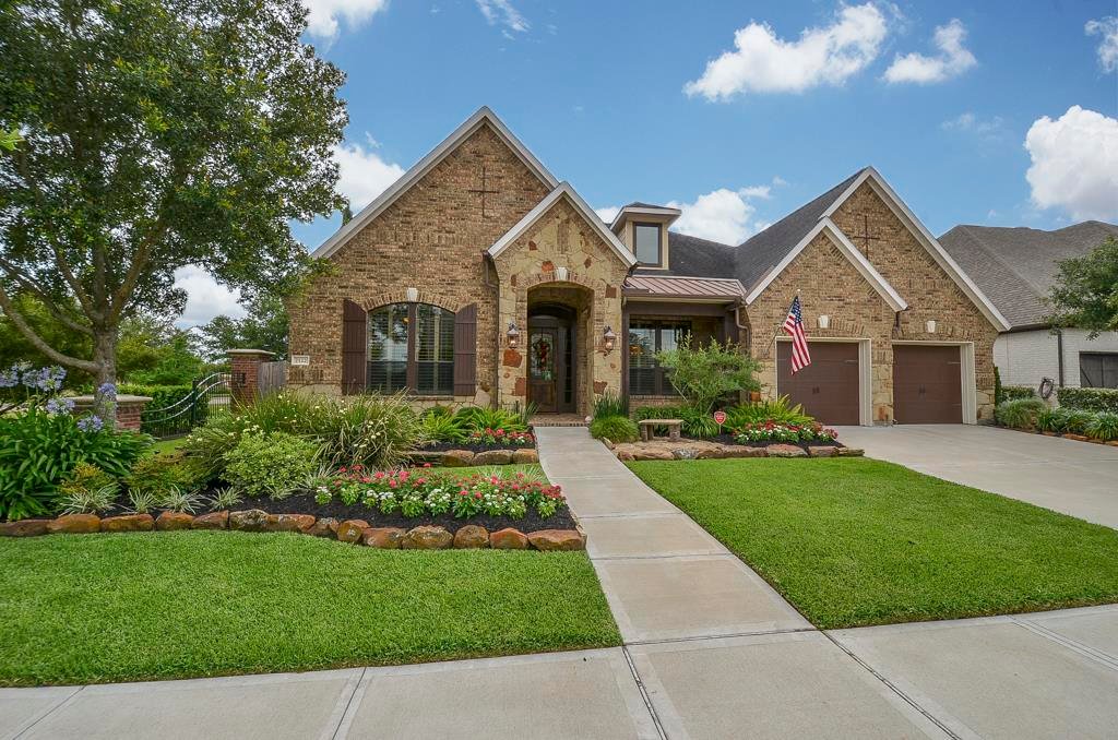 7122 Wandering Lake Lane